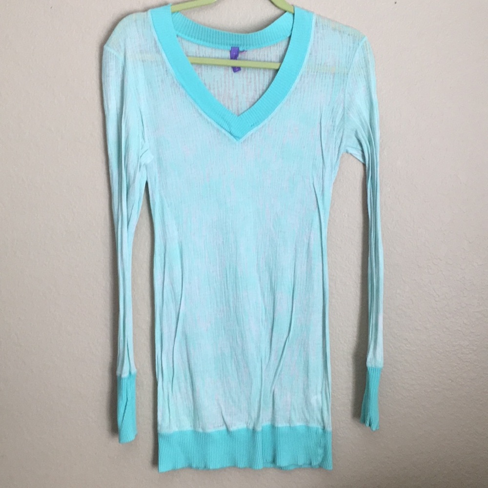 Long sleeve women’s T. Size Med. Great condition.